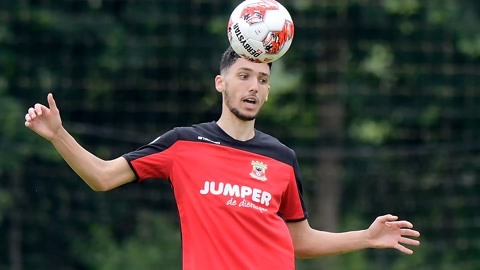 而主力后腰 而主力后腰