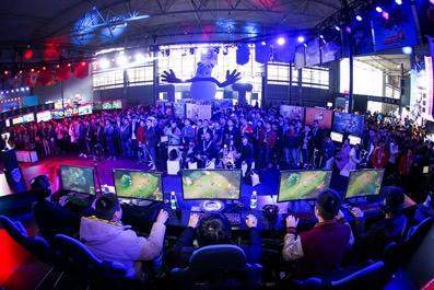 系与临场执 系与临场执