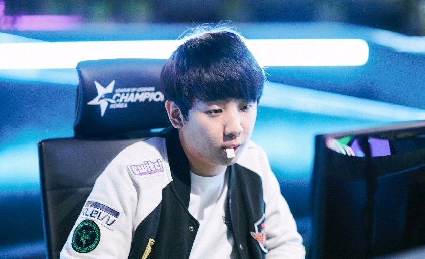 前场卡位 前场卡位